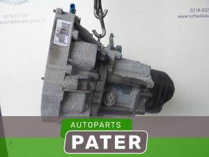 Gebruikte Versnellingsbak Renault Clio III (BR/CR) 1.2 16V 75 Prijs € 315,00 Margeregeling aangeboden door Autoparts Pater