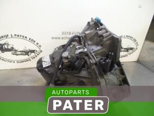 Gebruikte Versnellingsbak Renault Clio III (BR/CR) 1.2 16V 75 Prijs € 210,00 Margeregeling aangeboden door Autoparts Pater