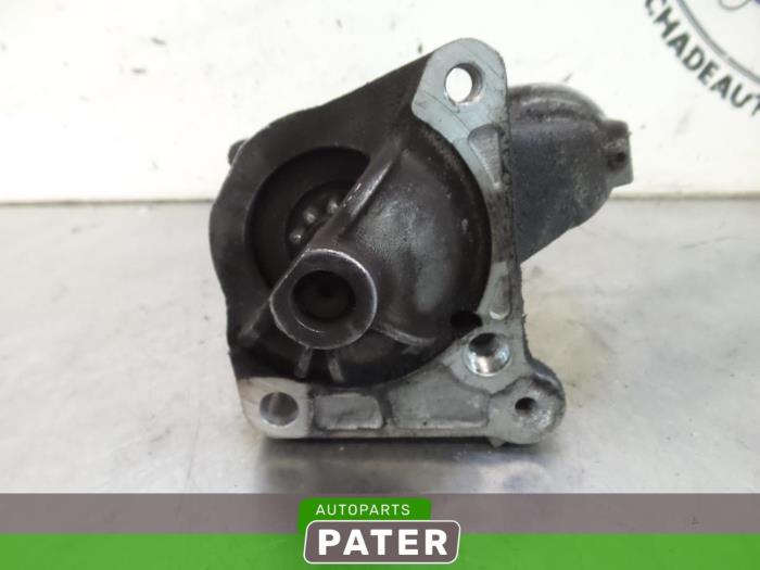 Startmotor van een Mitsubishi Space Star (DG) 1.9 DI-D 2006