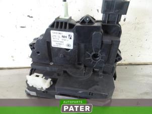 Gebruikte Deurslot Mechaniek 4Deurs links-voor Opel Corsa E 1.0 SIDI Turbo 12V Prijs € 42,00 Margeregeling aangeboden door Autoparts Pater