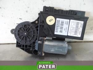 Gebruikte Raammotor Portier Audi A8 (D3) 4.0 TDI V8 32V Quattro Prijs € 10,50 Margeregeling aangeboden door Autoparts Pater