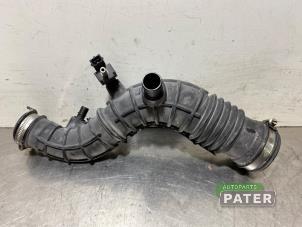 Gebruikte Aanzuigslang Lucht Renault Captur (2R) 1.2 TCE 16V EDC Prijs € 21,00 Margeregeling aangeboden door Autoparts Pater
