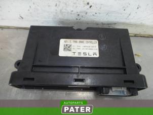 Gebruikte Handrem Module Tesla Model S 85 Prijs € 52,50 Margeregeling aangeboden door Autoparts Pater