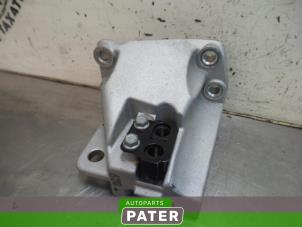 Gebruikte Versnellingsbak Steun Kia Picanto (JA) 1.0 12V Prijs € 10,50 Margeregeling aangeboden door Autoparts Pater