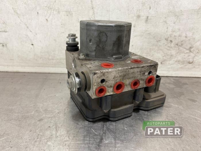 Gebruikte ABS Pomp Renault Twingo III (AH) 1.0 SCe 70 12V Prijs € 36,75 Margeregeling aangeboden door Autoparts Pater