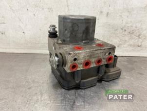 Gebruikte ABS Pomp Renault Twingo III (AH) 1.0 SCe 70 12V Prijs € 36,75 Margeregeling aangeboden door Autoparts Pater