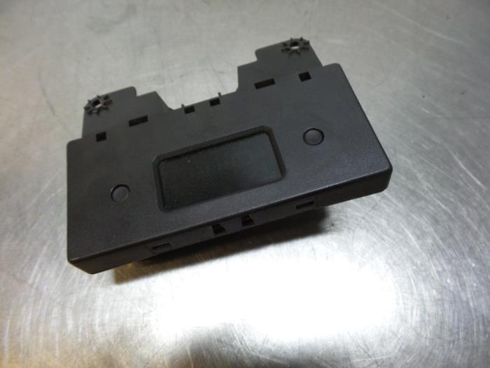 Gebruikte Display Interieur Peugeot 206 (2A/C/H/J/S) 1.1 XN,XR Prijs € 15,00 Margeregeling aangeboden door Autodemontagebedrijf Otte