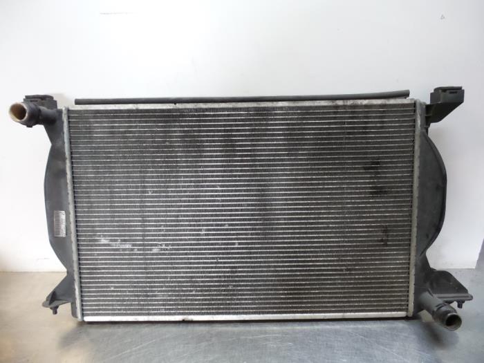 Gebruikte Radiateur Audi A4 Avant (B6) 2.5 TDI 155 24V Prijs € 40,00 Margeregeling aangeboden door Autodemontagebedrijf Otte