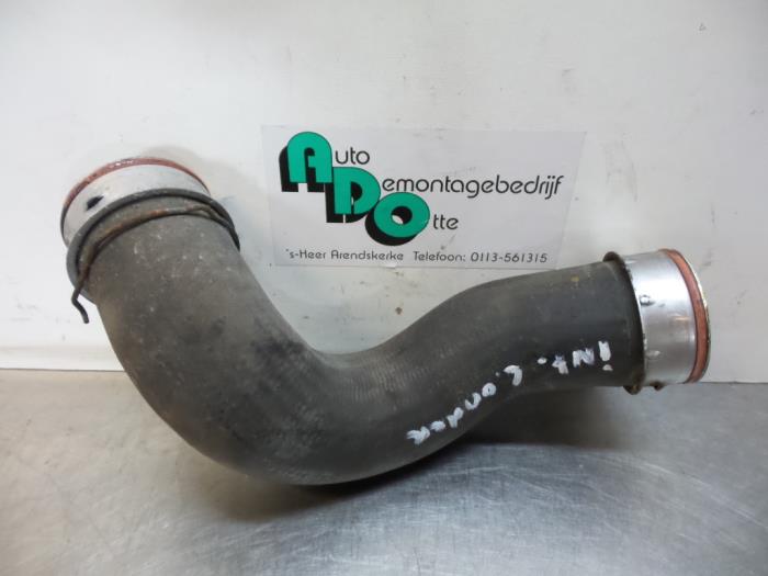 Gebruikte Intercooler Slang Mercedes C (W203) 2.0 C-200K 16V Prijs € 25,00 Margeregeling aangeboden door Autodemontagebedrijf Otte