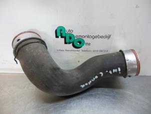 Gebruikte Intercooler Slang Mercedes C (W203) 2.0 C-200K 16V Prijs € 25,00 Margeregeling aangeboden door Autodemontagebedrijf Otte