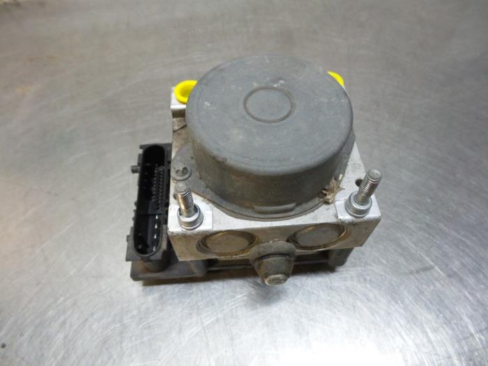 Gebruikte Computer ABS Fiat Grande Punto (199) 1.4 16V Prijs € 100,00 Margeregeling aangeboden door Autodemontagebedrijf Otte