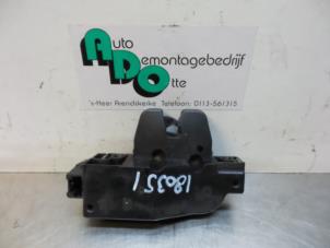 Gebruikte Slotmechaniek Achterklep Citroen C3 (FC/FL/FT) 1.4 Prijs € 15,00 Margeregeling aangeboden door Autodemontagebedrijf Otte