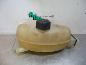 Gebruikte Expansievat Opel Vivaro 1.9 DI Prijs € 20,00 Margeregeling aangeboden door Autodemontagebedrijf Otte