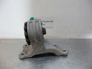 Gebruikte Motorrubber Mitsubishi Grandis (NA) 2.4 16V MIVEC Prijs € 50,00 Margeregeling aangeboden door Autodemontagebedrijf Otte