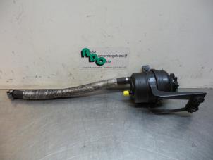 Gebruikte Servo Oliereservoir BMW Mini One/Cooper (R50) 1.6 16V Cooper Prijs € 10,00 Margeregeling aangeboden door Autodemontagebedrijf Otte