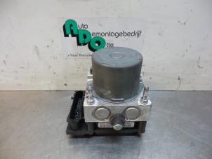 Computer ABS van een Subaru Legacy Touring Wagon (BP) 2.5 16V 2006