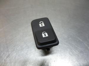 Gebruikte Schakelaar Volvo S40 (MS) 1.6 D 16V Prijs € 15,00 Margeregeling aangeboden door Autodemontagebedrijf Otte