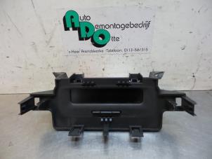 Gebruikte Display Interieur Renault Megane II (BM/CM) 2.0 16V Prijs € 20,00 Margeregeling aangeboden door Autodemontagebedrijf Otte