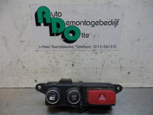 Gebruikte Alarmlicht Schakelaar Alfa Romeo 159 (939AX) 1.9 JTDm Prijs € 25,00 Margeregeling aangeboden door Autodemontagebedrijf Otte