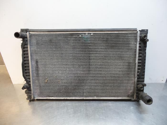 Gebruikte Radiateur Audi A4 Avant (B5) 2.6 V6 Prijs € 40,00 Margeregeling aangeboden door Autodemontagebedrijf Otte