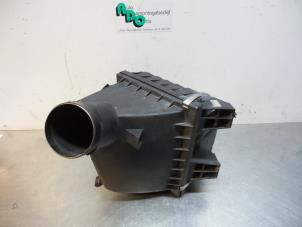 Gebruikte Luchtfilterhuis Audi A4 Avant (B5) 2.6 V6 Prijs € 25,00 Margeregeling aangeboden door Autodemontagebedrijf Otte