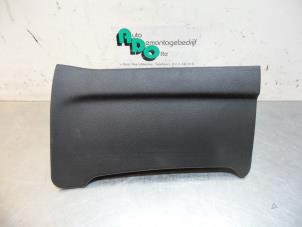 Gebruikte Airbag knie links Peugeot 407 SW (6E) 3.0 V6 24V VVT Prijs € 50,00 Margeregeling aangeboden door Autodemontagebedrijf Otte