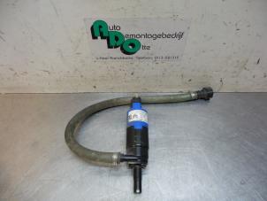 Gebruikte Pomp koplampsproeier Peugeot 407 SW (6E) 3.0 V6 24V VVT Prijs € 25,00 Margeregeling aangeboden door Autodemontagebedrijf Otte