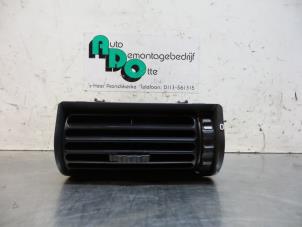 Gebruikte Luchtrooster Dashboard BMW 7-Serie Prijs € 15,00 Margeregeling aangeboden door Autodemontagebedrijf Otte