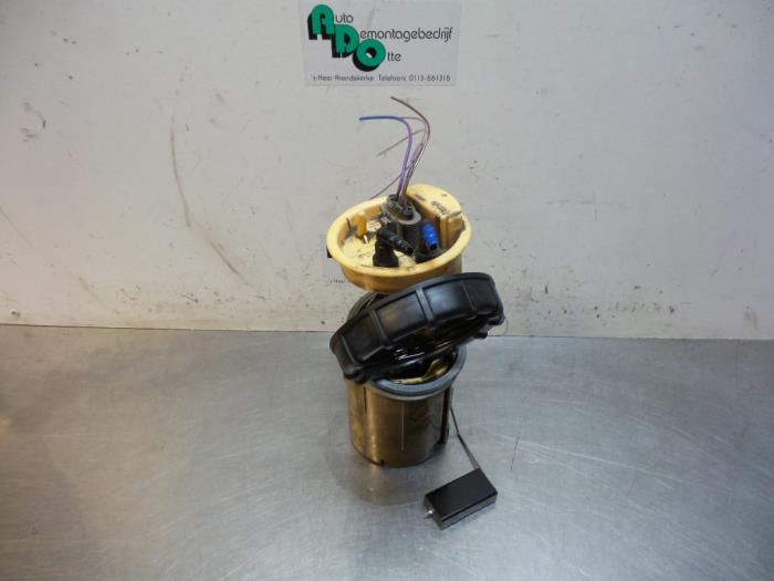Opvoerpomp van een Volkswagen Caddy III (2KA,2KH,2CA,2CH) 2.0 SDI 2005