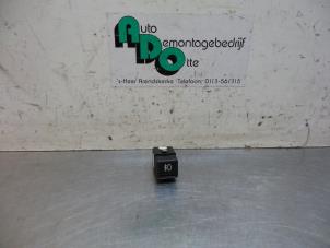 Gebruikte Mistlamp Schakelaar Opel Agila (A) 1.0 12V Twin Port Prijs € 10,00 Margeregeling aangeboden door Autodemontagebedrijf Otte