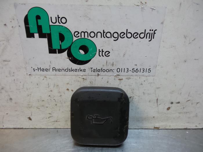 Gebruikte Oliedop BMW 3 serie Touring (E36/3) 316i Prijs € 5,00 Margeregeling aangeboden door Autodemontagebedrijf Otte