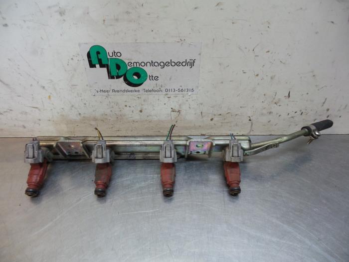 Gebruikte Verstuiver brug Nissan Primera (P12) 1.8 16V Prijs € 100,00 Margeregeling aangeboden door Autodemontagebedrijf Otte