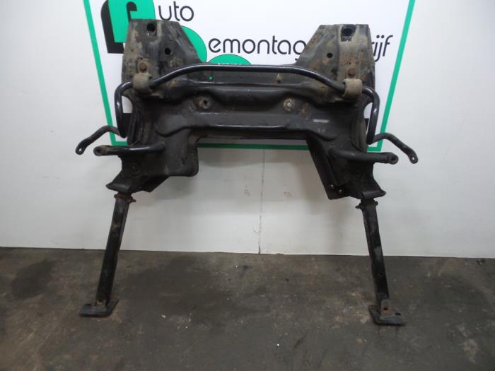 Gebruikte Subframe Peugeot 207/207+ (WA/WC/WM) 1.6 HDi 16V Prijs € 100,00 Margeregeling aangeboden door Autodemontagebedrijf Otte