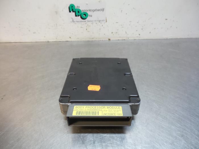 Gebruikte Computer Body Control Jaguar XJ8 (X308) 3.2 V8 32V Executive Prijs € 100,00 Margeregeling aangeboden door Autodemontagebedrijf Otte