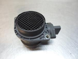 Gebruikte Luchtmassameter Volkswagen Golf IV Variant (1J5) 1.9 TDI 110 Prijs € 10,00 Margeregeling aangeboden door Autodemontagebedrijf Otte