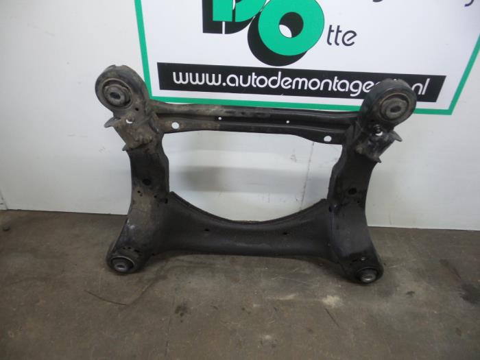 Gebruikte Subframe Audi A6 Quattro (C6) 3.2 V6 24V FSI Prijs € 100,00 Margeregeling aangeboden door Autodemontagebedrijf Otte