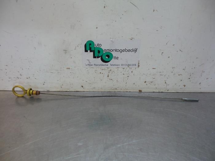 Gebruikte Olie Peilstok Opel Corsa C (F08/68) 1.0 12V Prijs € 5,00 Margeregeling aangeboden door Autodemontagebedrijf Otte