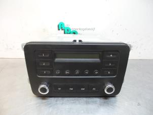 Gebruikte Radio Volkswagen Caddy III (2KA,2KH,2CA,2CH) 2.0 SDI Prijs € 50,00 Margeregeling aangeboden door Autodemontagebedrijf Otte