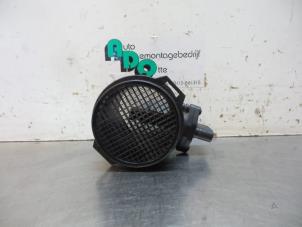 Gebruikte Luchtmassameter Mercedes CLK (C208) 3.2 320 V6 18V Prijs € 50,00 Margeregeling aangeboden door Autodemontagebedrijf Otte