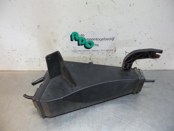 Gebruikte Koolstoffilter Audi A6 Quattro (C6) 3.2 V6 24V FSI Prijs € 25,00 Margeregeling aangeboden door Autodemontagebedrijf Otte