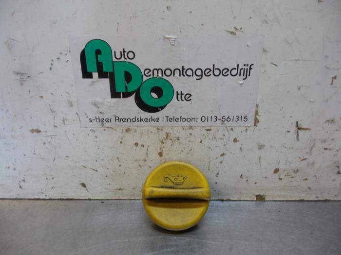 Gebruikte Oliedop Opel Corsa C (F08/68) 1.2 16V Prijs € 5,00 Margeregeling aangeboden door Autodemontagebedrijf Otte