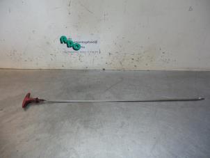 Gebruikte Peilstok Olie Jaguar XJ8 (X308) 3.2 V8 32V Executive Prijs € 10,00 Margeregeling aangeboden door Autodemontagebedrijf Otte