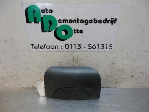 Gebruikte Greep achterdeur Bus-Bestel Renault Kangoo (KC) 1.9 D 55 Prijs € 20,00 Margeregeling aangeboden door Autodemontagebedrijf Otte