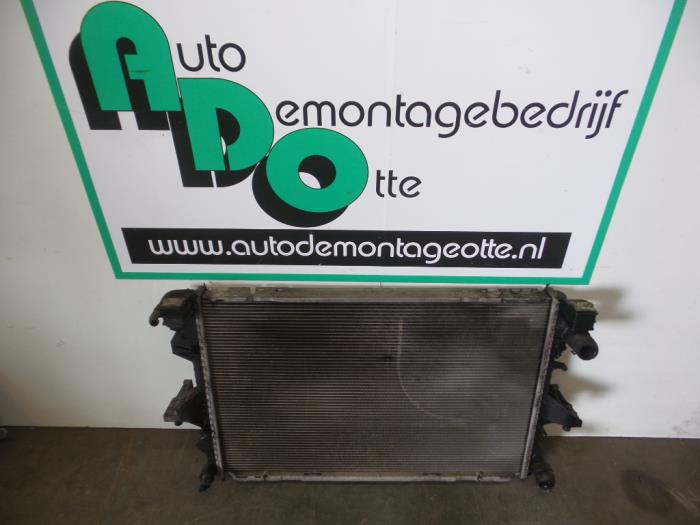 Gebruikte Radiateur Volkswagen Transporter T5 2.5 TDi Prijs € 35,00 Margeregeling aangeboden door Autodemontagebedrijf Otte