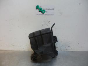 Gebruikte Zekeringkast Ford Fiesta 6 (JA8) 1.0 EcoBoost 12V 125 Prijs € 15,00 Margeregeling aangeboden door Autodemontagebedrijf Otte