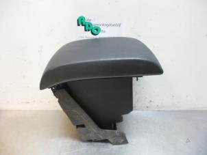 Gebruikte Armleuning Ford Mondeo IV Wagon 2.0 16V Prijs € 50,00 Margeregeling aangeboden door Autodemontagebedrijf Otte