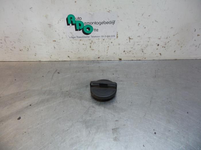 Gebruikte Oliedop Volkswagen Golf II (19E) 1.6 CD,CLD,GLD Prijs € 5,00 Margeregeling aangeboden door Autodemontagebedrijf Otte