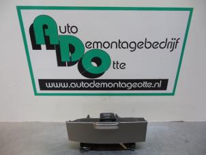 Gebruikte Asbak voor Toyota Corolla Verso (E12) 2.0 D-4D 16V 90 Prijs € 25,00 Margeregeling aangeboden door Autodemontagebedrijf Otte