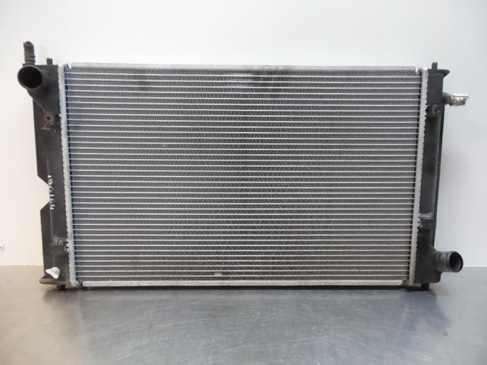 Gebruikte Radiateur Toyota Corolla Verso (E12) 2.0 D-4D 16V 90 Prijs € 50,00 Margeregeling aangeboden door Autodemontagebedrijf Otte