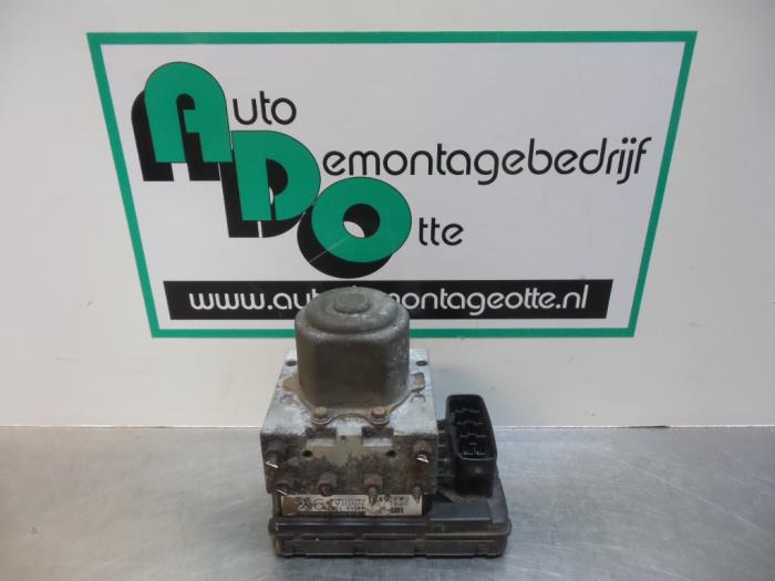 Gebruikte Computer ABS Toyota Corolla Verso (E12) 2.0 D-4D 16V 90 Prijs € 150,00 Margeregeling aangeboden door Autodemontagebedrijf Otte
